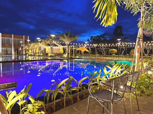 a pool at night with chairs and lights at Sens Club in Thốt Nốt