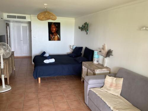 Posezení v ubytování Martial Tropiques et Martial Coco & Plage, 2 Appartements refaits à neuf vue mer, Village de vacances à Ste Anne