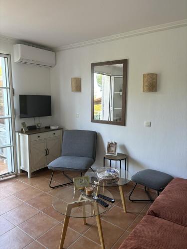 Appartement lumineux avec piscine, mer et lac