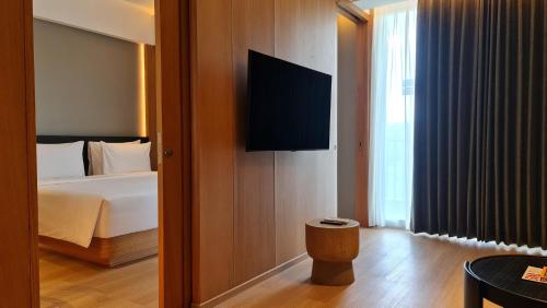 Televisyen dan/atau pusat hiburan di Hotel Santika Bangka