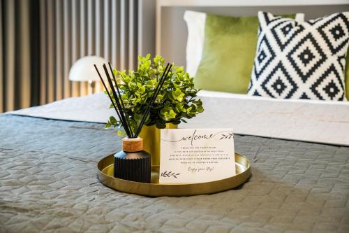 Ana - Cozy & Quiet Apt with Balcony & Garden View