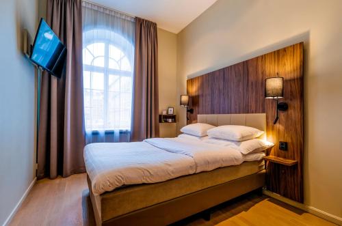 a bedroom with a large bed and a television at Best Western Hotel Karlaplan in Stockholm