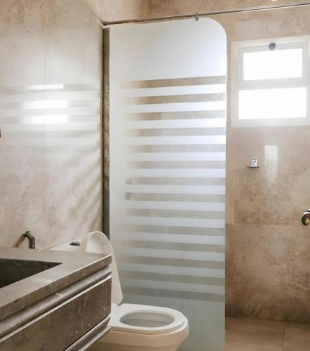 Vonios kambarys apgyvendinimo įstaigoje Al-Mona Resort شاليه المنى الخبر