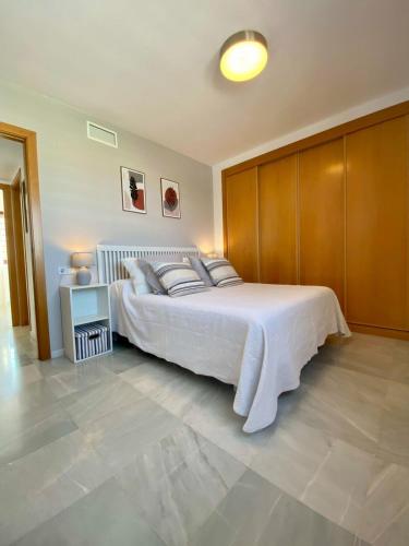 SHR044 Mar de Nerja Apartamento con piscina