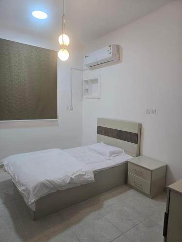 a bedroom with a bed and a air conditioner at شقق عبدالله in Al-ʿUla