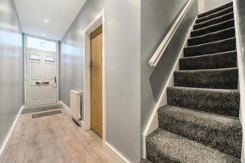 Fotografie z fotogalerie ubytování Stylish 3 bedroom home - ideal for all guest types- free parking v destinaci Burnley