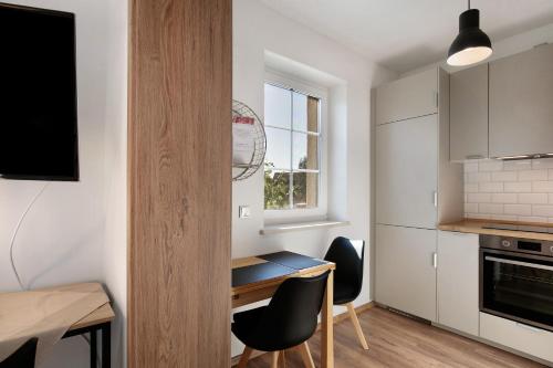 a kitchen with a table and chairs in a room at Ferienwohnungen Stolzenhagener 7 in Lunow
