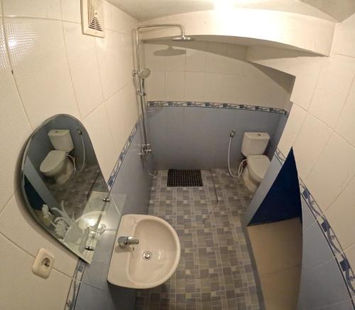 Koupelna v ubytování Griya Nakula Homestay Jogja