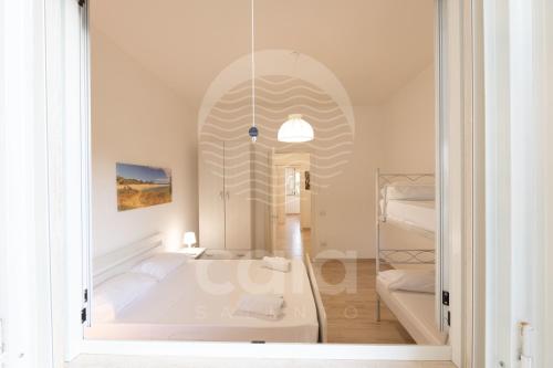 A bathroom at Villa Lux Bacino Grande - piscina privata By Cala Salento
