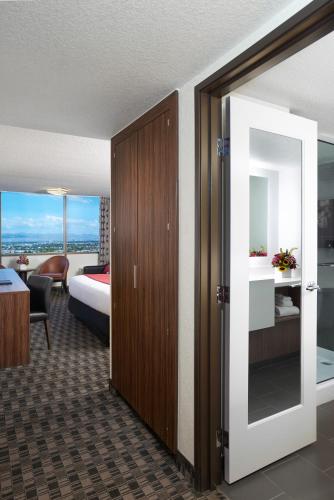 Postel nebo postele na pokoji v ubytování The D Las Vegas