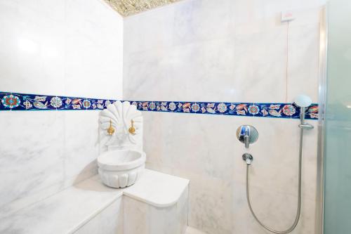 a bathroom with a shower and a toilet in it at Tafoni Houses Cave Hotel in Ortahisar