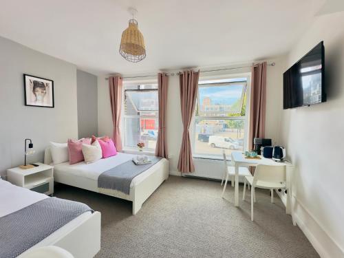 TV a/nebo společenská místnost v ubytování Shoreditch Rooms