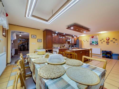 Χώρος καθιστικού στο Holiday Home Gościniec Pod Dwoma Sercami by Interhome