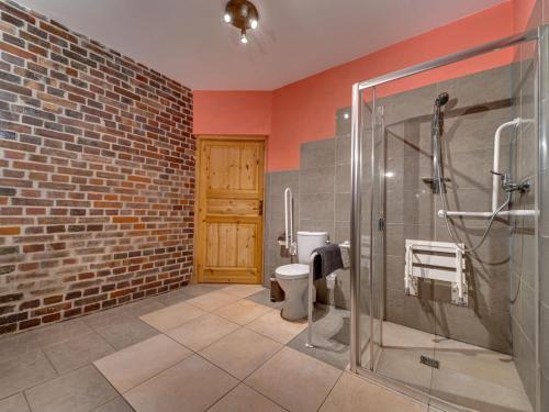 Ένα μπάνιο στο Holiday Home Gościniec Pod Dwoma Sercami by Interhome