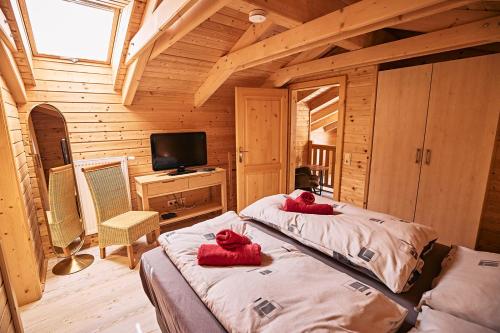 a bedroom with two beds in a log cabin at EifelGlückVII in Rieden