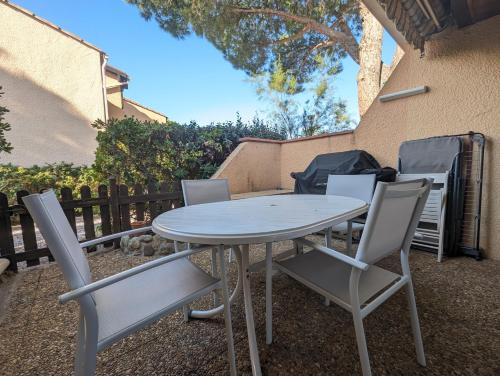 Maison de vacances au bord de la marina, WIFI, clim