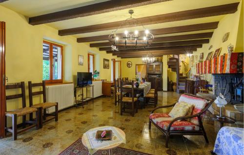 Χώρος καθιστικού στο Nice Home In Cartoceto With Wifi