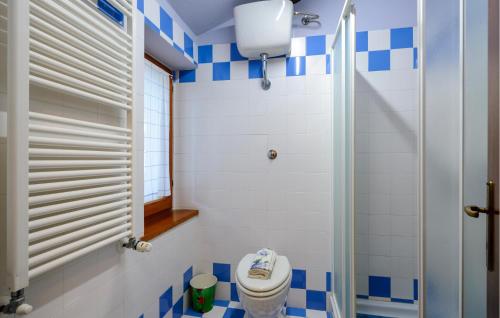 Ένα μπάνιο στο Nice Home In Cartoceto With Wifi