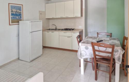 Η κουζίνα ή μικρή κουζίνα στο Stunning Home In Vieste