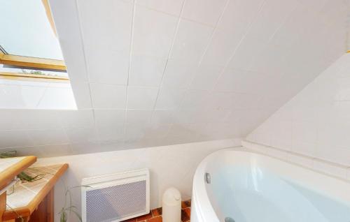 Gallery image of Cozy Home In La Vieille Lyre With Wifi in La Vieille-Lyre
