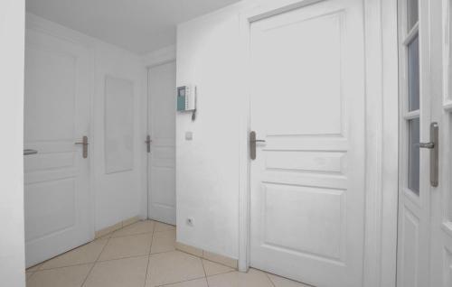 1 Bedroom Gorgeous Apartment In Antibes photo 17