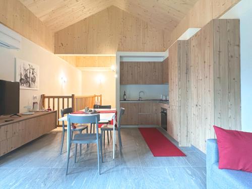Kuchyň nebo kuchyňský kout v ubytování Chalet immerso nel verde