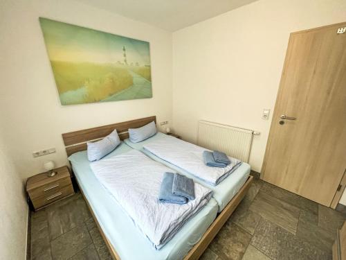 Postel nebo postele na pokoji v ubytování Apartment Müritz Ferienpark Röbel-28 by Interhome