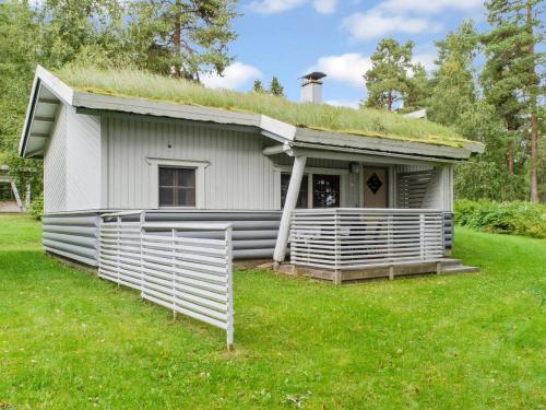 a building with a grassy roof with a grass at Holiday Home Kulta-käkönen 10 by bomba by Interhome in Nurmes