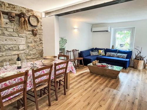 Χώρος καθιστικού στο Holiday Home delle Maschere by Interhome