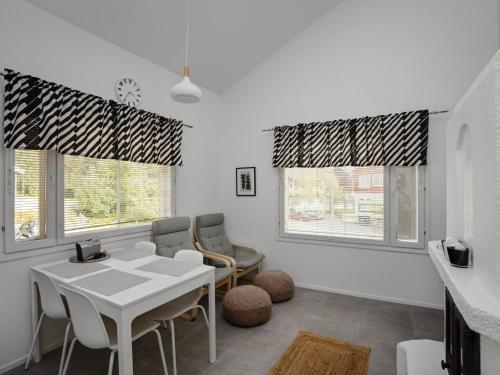 Χώρος καθιστικού στο Holiday Home Leviraitti 4 a 4 by Interhome