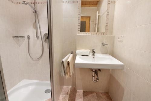 Bilik mandi di Appartement Egart 1