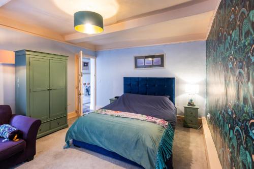 Кровать или кровати в номере Maverick Rooms