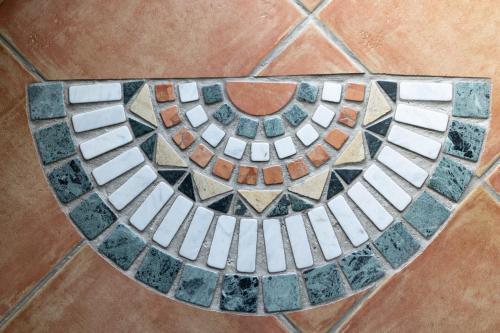an old keyboard on a tile floor at B&B Rita E Renzo in Riola Sardo