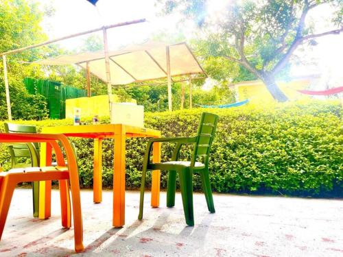 Taman di luar Casa Encanto