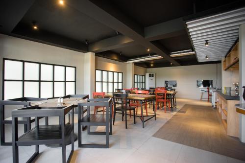 Η κουζίνα ή μικρή κουζίνα στο Allstay Ecotel Yogyakarta