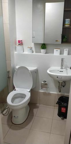 Koupelna v ubytování La Freya Suite Tagaytay