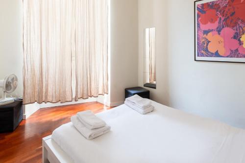 Ένα ή περισσότερα κρεβάτια σε δωμάτιο στο Colonne di San Lorenzo Iconic Bilo - Centro Storico Milano - Milan-Cortina Olympics & Design Week 2026