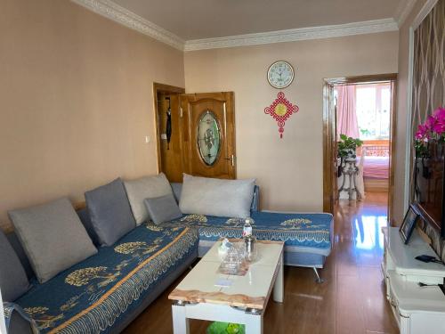 a living room with a couch and a table at 鸢尾之家 in Harbin