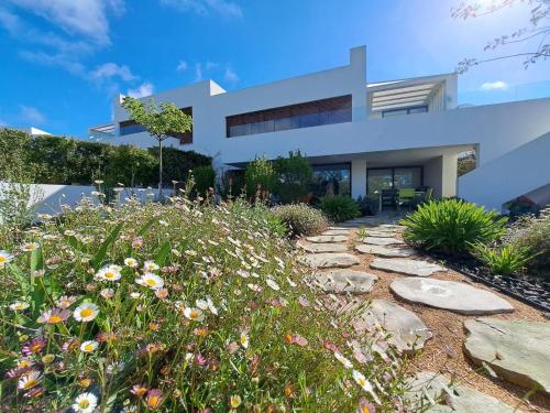 Zahrada ubytování Holiday Rentals at Camiral, a Quinta do Lago Resort
