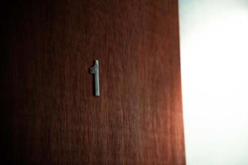 a door with a black door knocker on it at Agroturismo Biltegi Etxea in Alda
