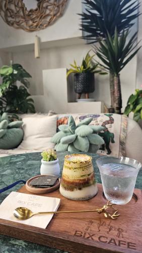 Makanan di atau berdekatan apartmen