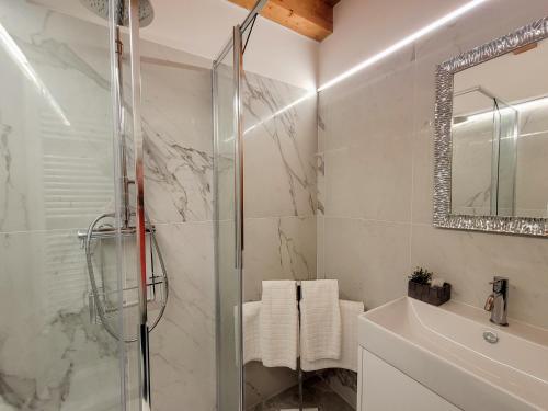 Kopalnica v nastanitvi Stella Marina 4