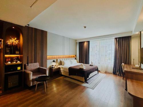 Postel nebo postele na pokoji v ubytování Harmony Phnom Penh Hotel