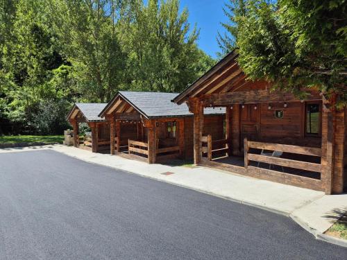 a couple of wooden buildings on the side of a road at Camping BOSQUE DE G0RD0N in La Pola de Gordón