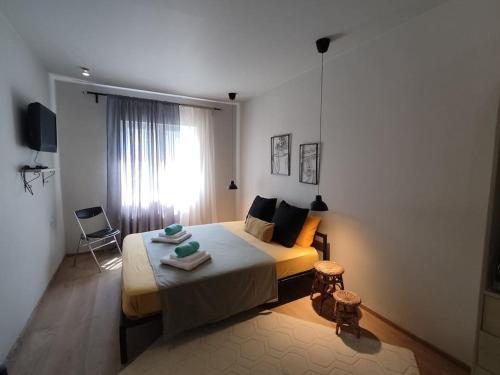 Ένα ή περισσότερα κρεβάτια σε δωμάτιο στο Traditional House L&A Korçë