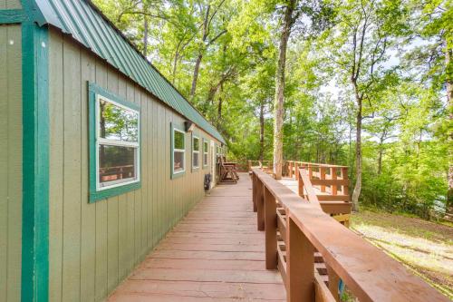 Gallery image of Cozy Hemphill Cabin with Lake Views and Deck! in Hemphill