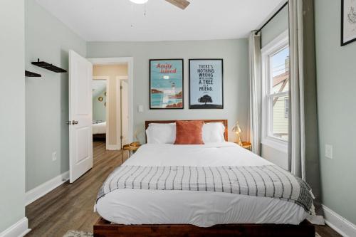 a bedroom with a large bed and a window at Beautifully Renovated 6BR 2BA 2 Blocks to Beach in Atlantic City