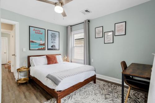 a bedroom with a bed and a desk at Beautifully Renovated 6BR 2BA 2 Blocks to Beach in Atlantic City