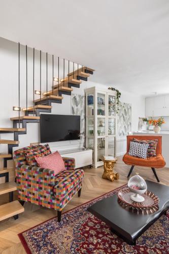 Eclectic duplex with Sundeck terrace