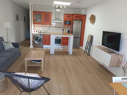 a living room with a couch and a kitchen at Casa Valentina in Tías